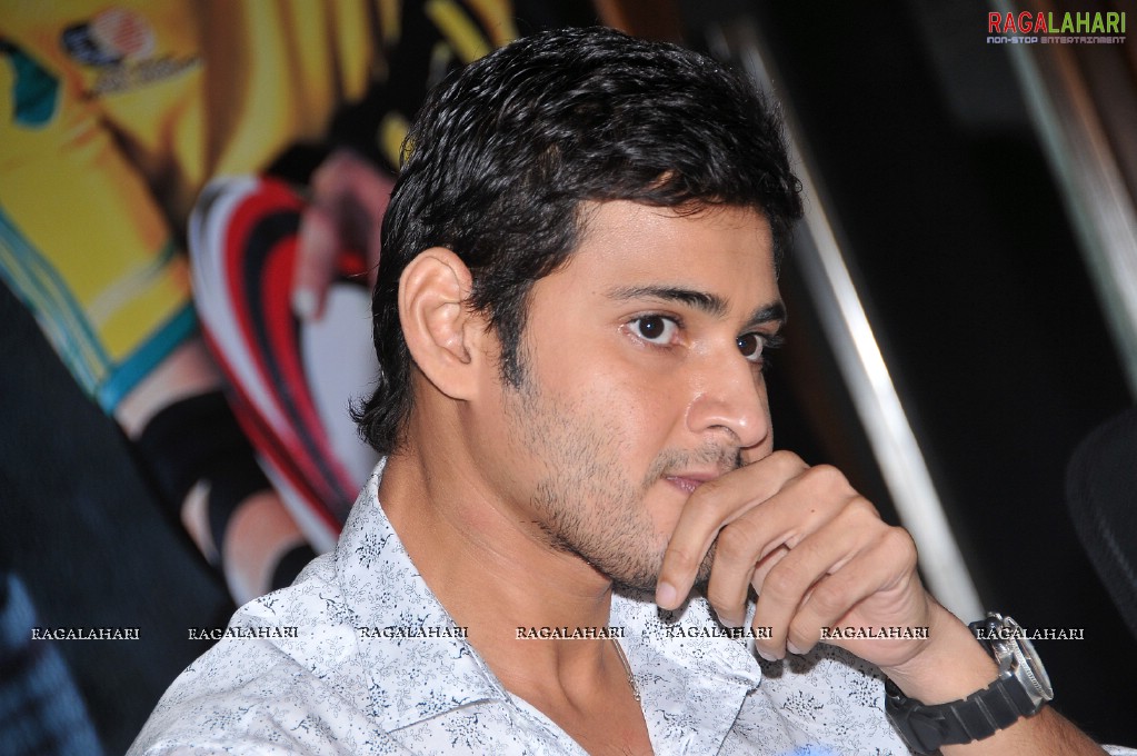 Mahesh Babu at Khaleja Movie Success Meet, HD Gallery, Images