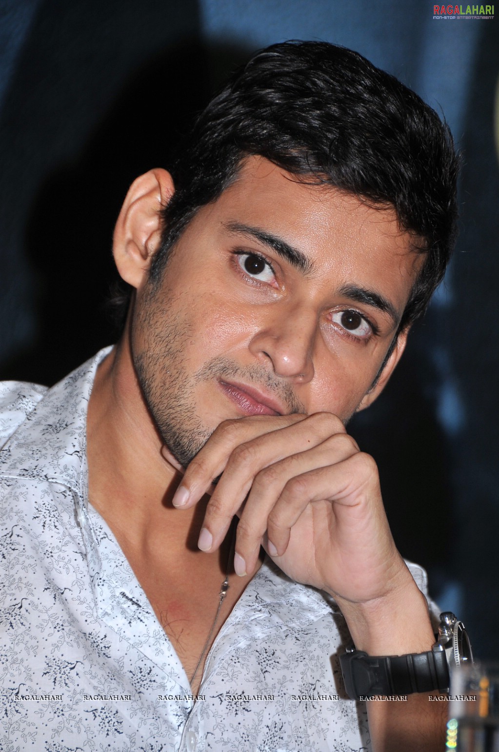 Mahesh Babu at Khaleja Movie Success Meet, HD Gallery, Images