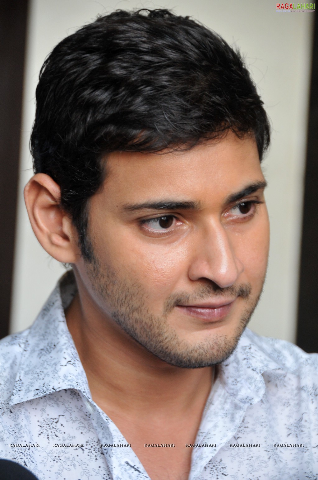 Mahesh Babu at Khaleja Movie Success Meet, HD Gallery, Images