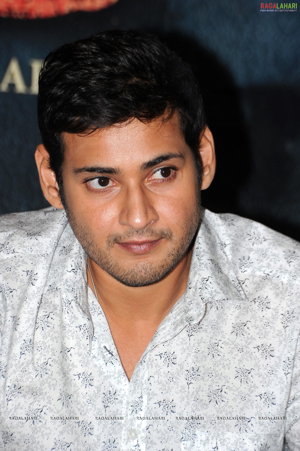 Mahesh Babu at Khaleja Movie Success Meet, HD Gallery, Images