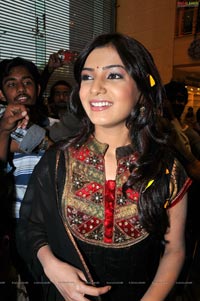 Samantha High Resolution Padmavathi Shopping