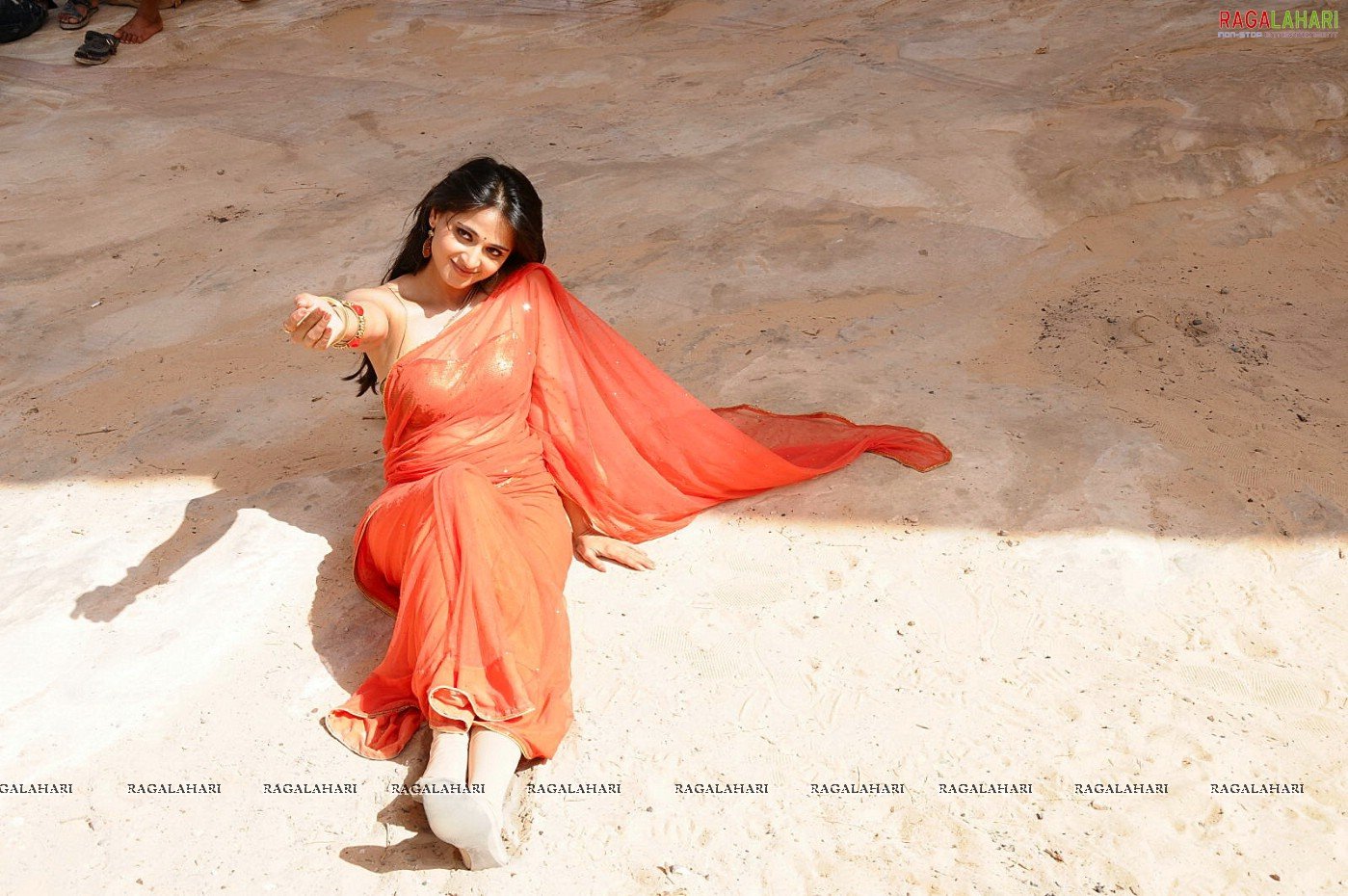 Anushka Shetty Ragada Stills, HD Gallery, Images