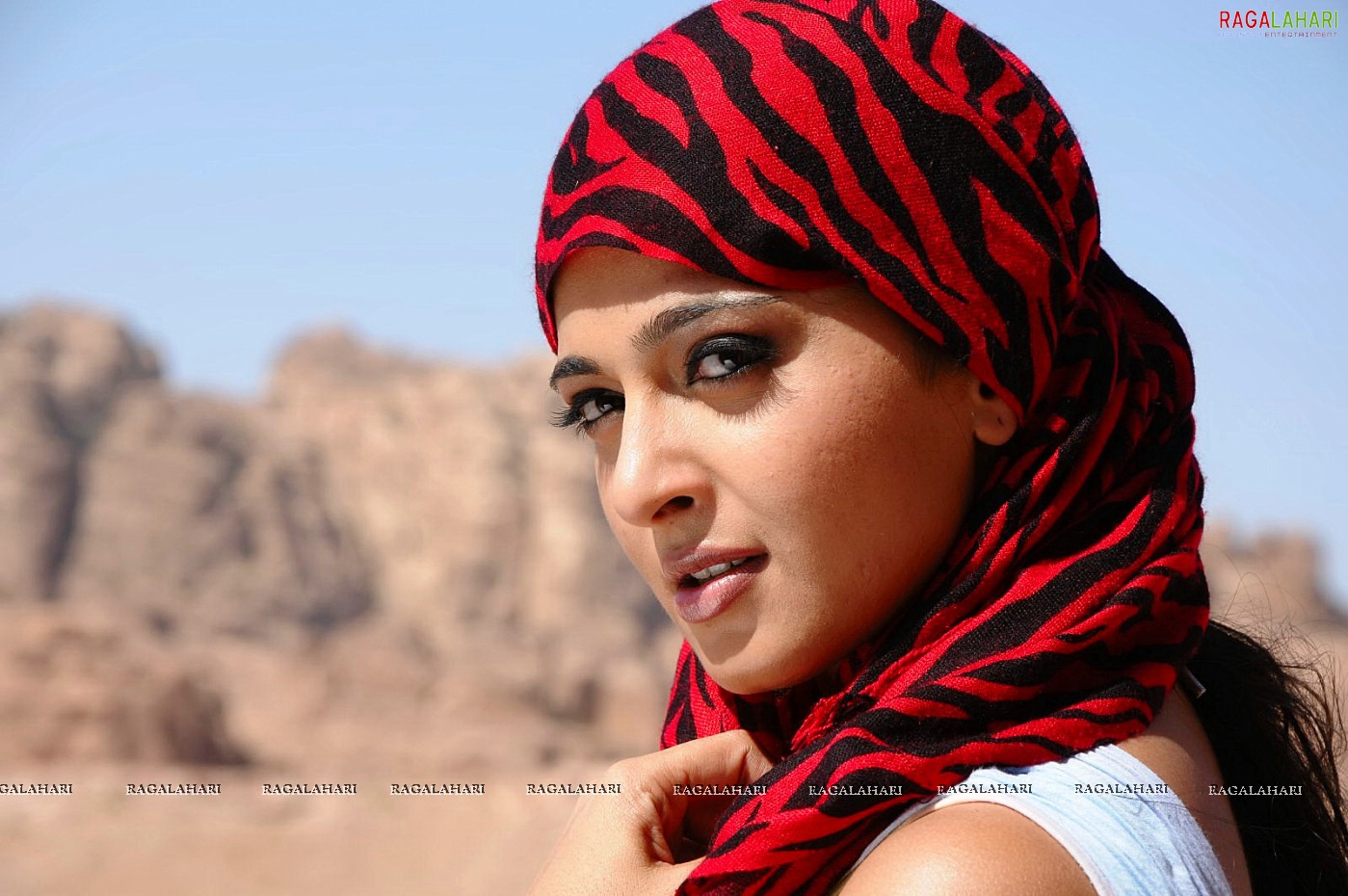 Anushka Shetty Ragada Stills, HD Gallery, Images