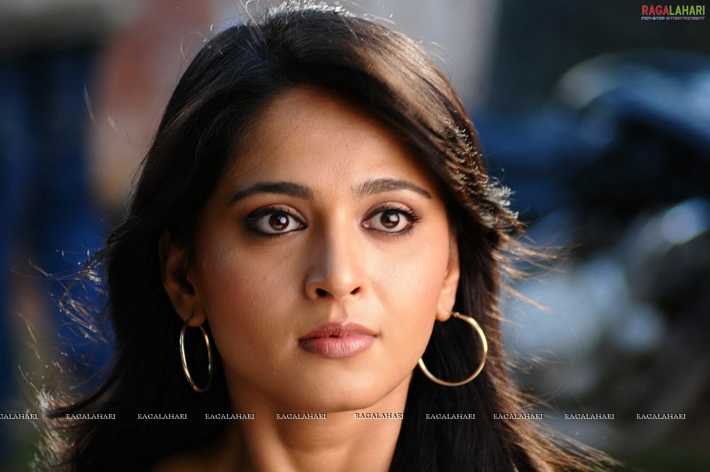 Anushka Shetty Ragada Stills, HD Gallery, Images