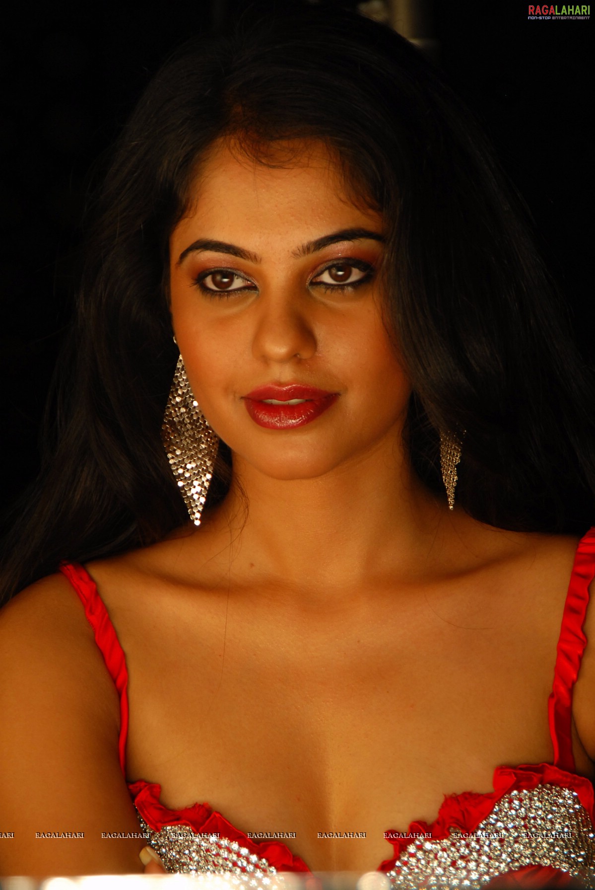 Bindu Madhavi (Hi-Res)