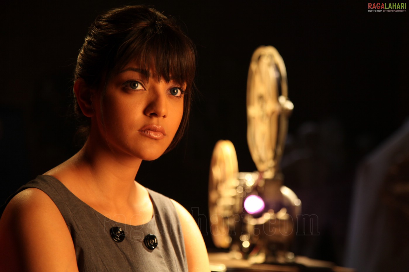 Kajal Aggarwal Stills From Dhada Movie Sets, Photo Gallery