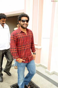 NTR at Oosaravelli Press Meet