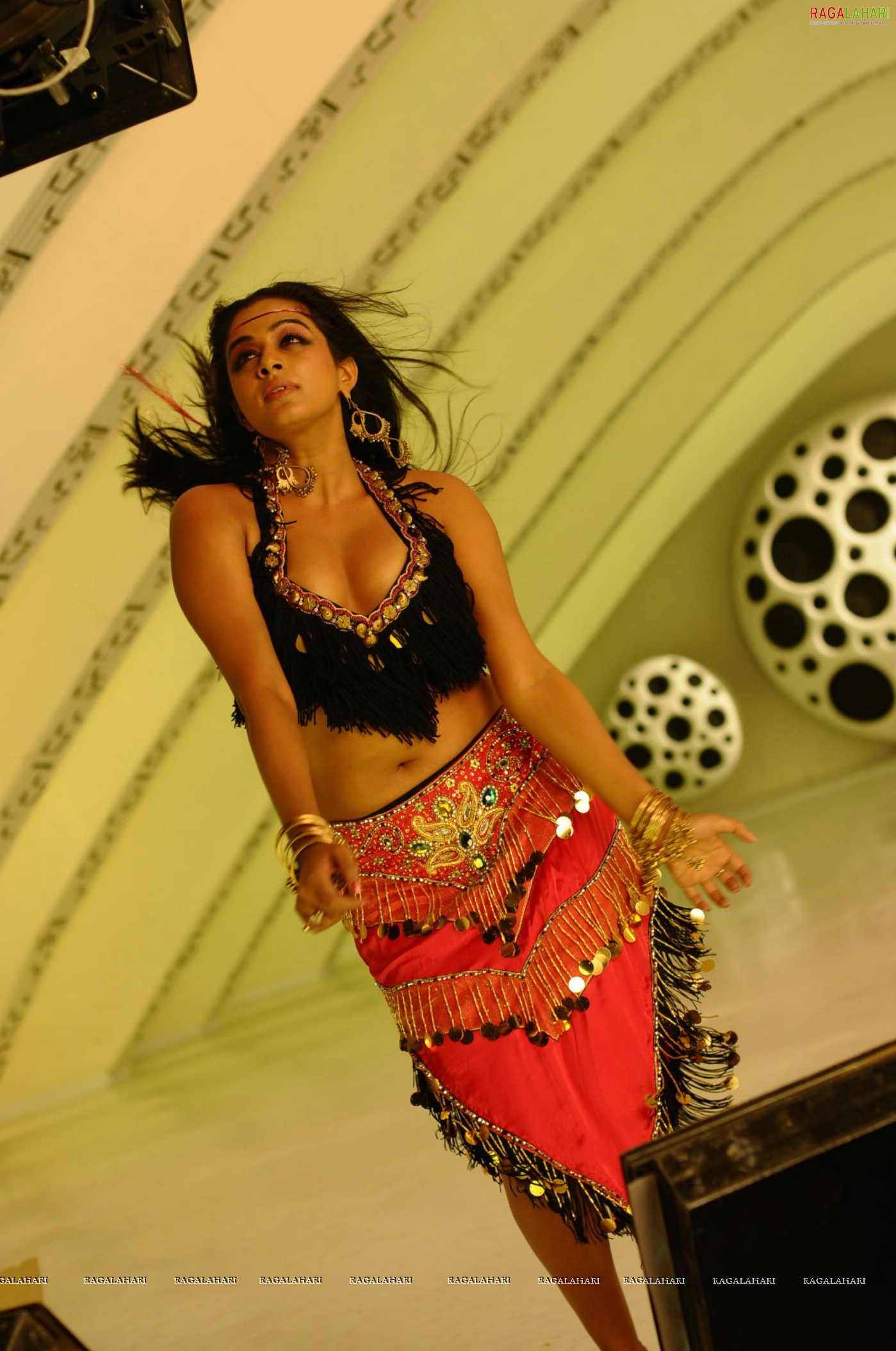 Priyamani Hot Stills from Ragada Movie, Gallery, Images