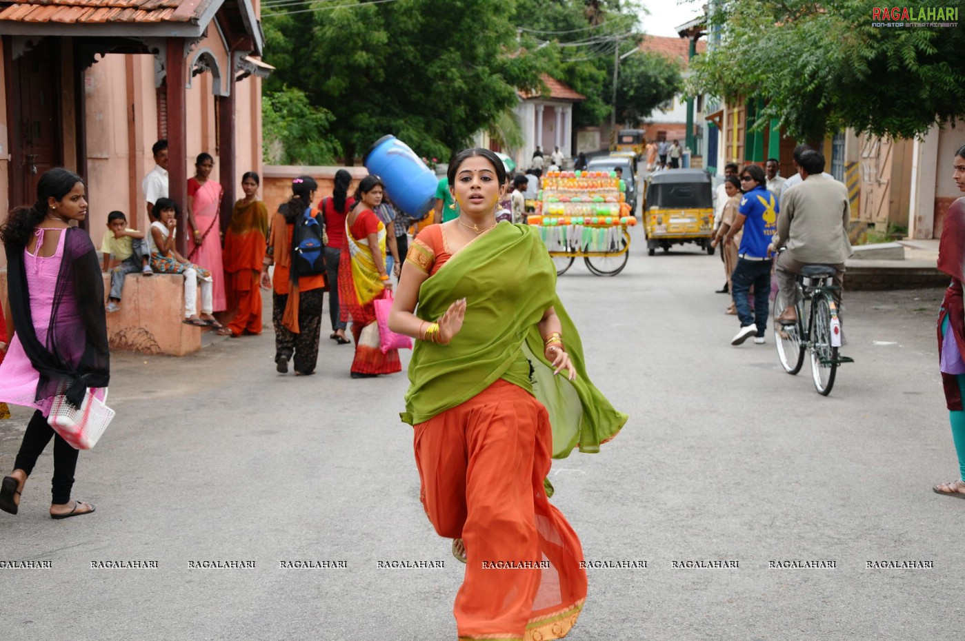 Priyamani Hot Stills from Ragada Movie, Gallery, Images