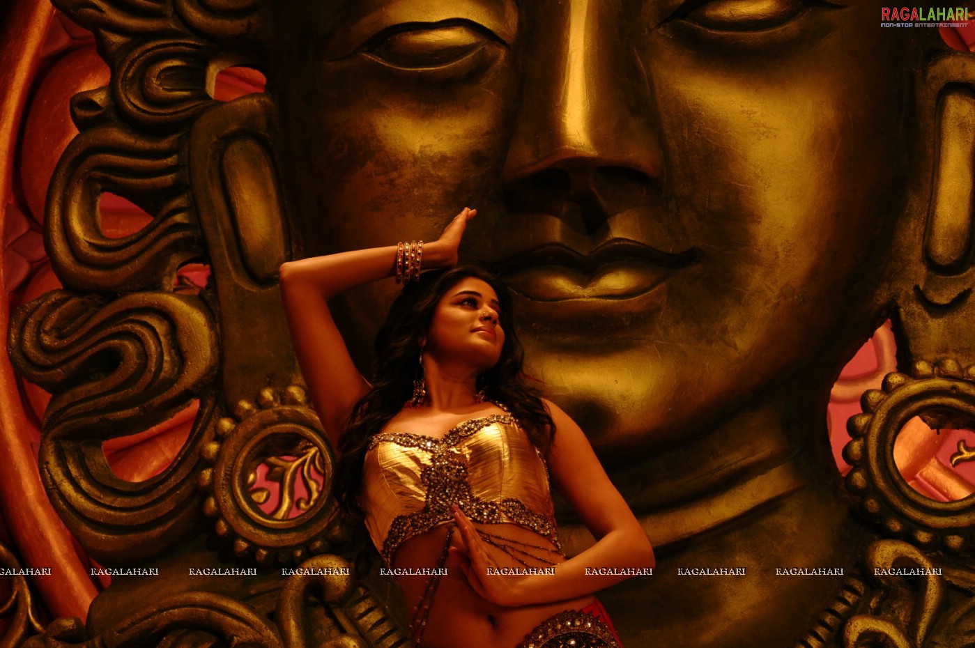 Priyamani Hot Stills from Ragada Movie, Gallery, Images