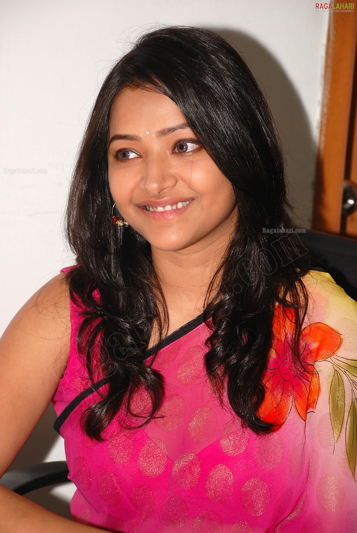 Swetha Basu Prasad (Hi-Res)