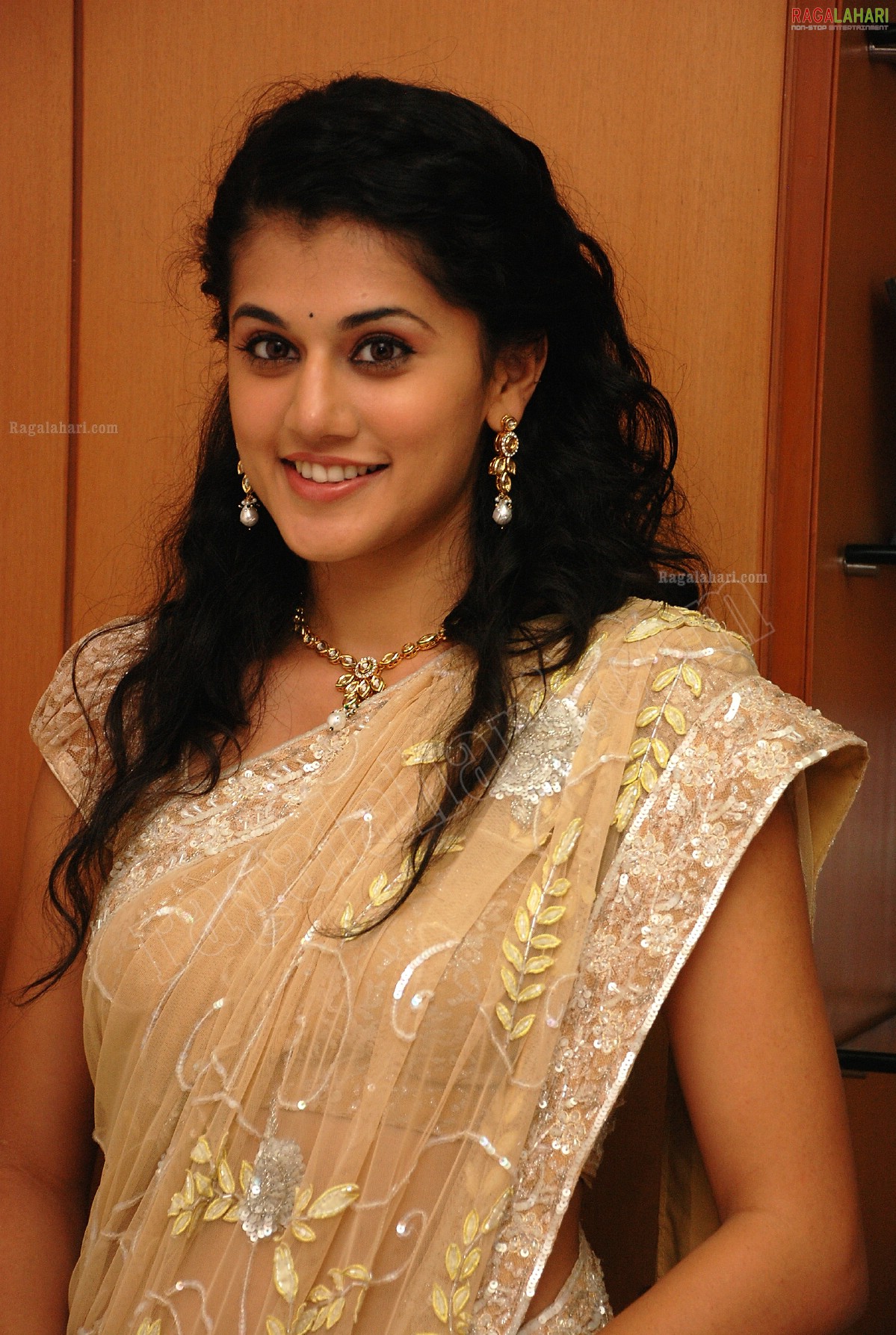 Taapsee Pannu (Hi-Res)