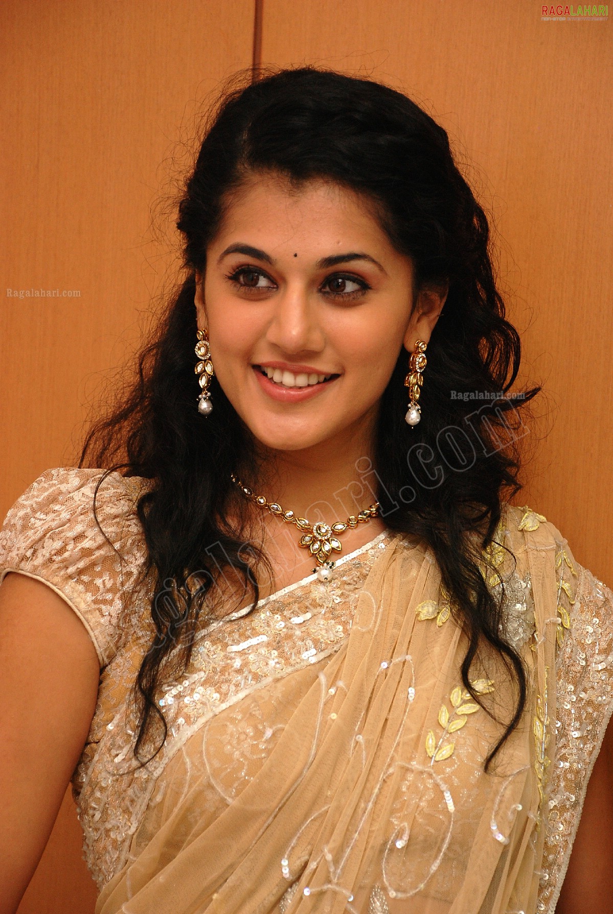 Taapsee Pannu (Hi-Res)