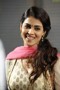 Genelia 1920 Wallpapers