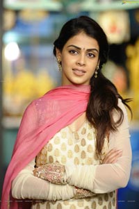 Genelia 1920 Wallpapers