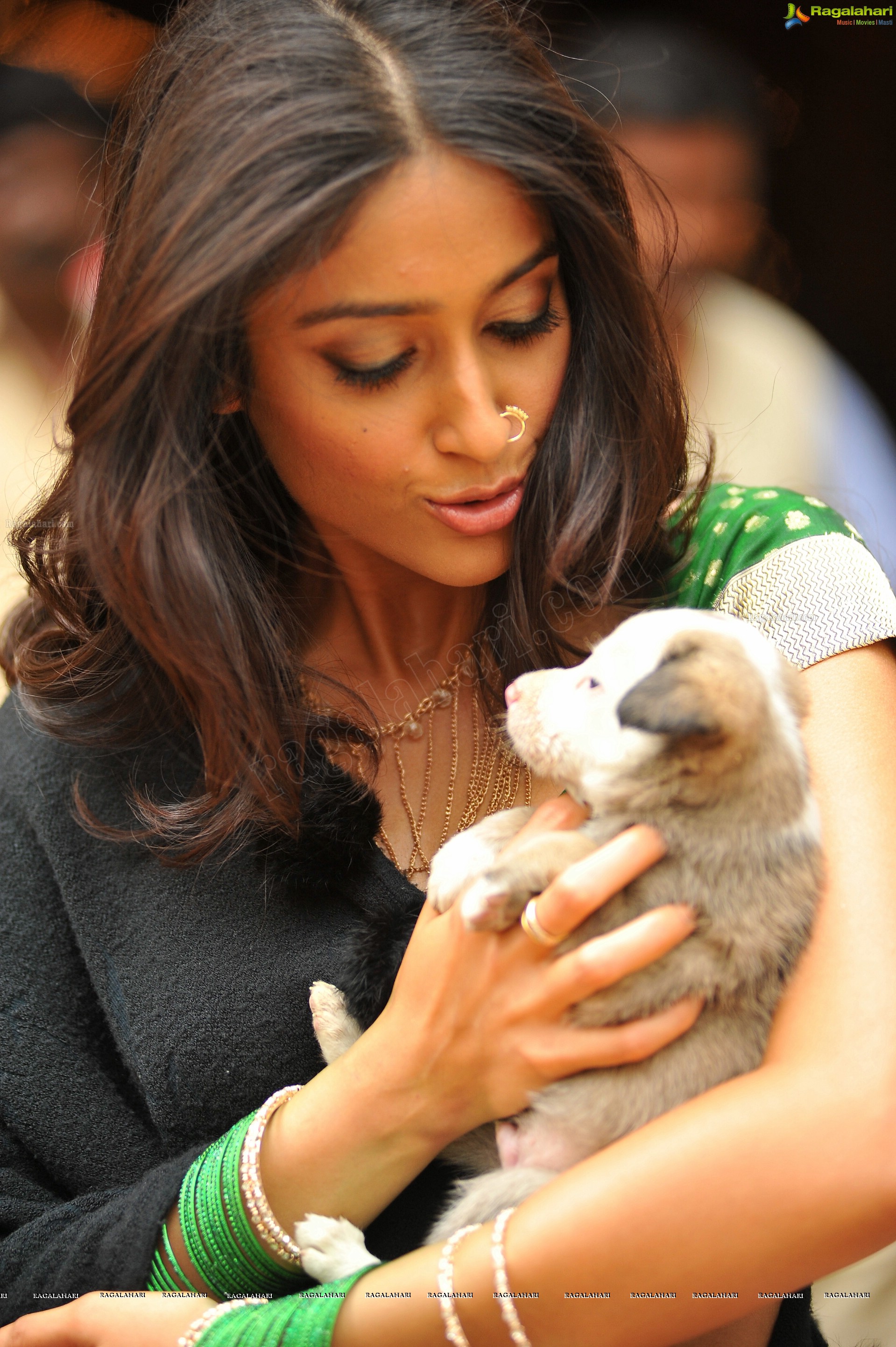 Actress Ileana Dancing Stills from Amar Akbar Anthony