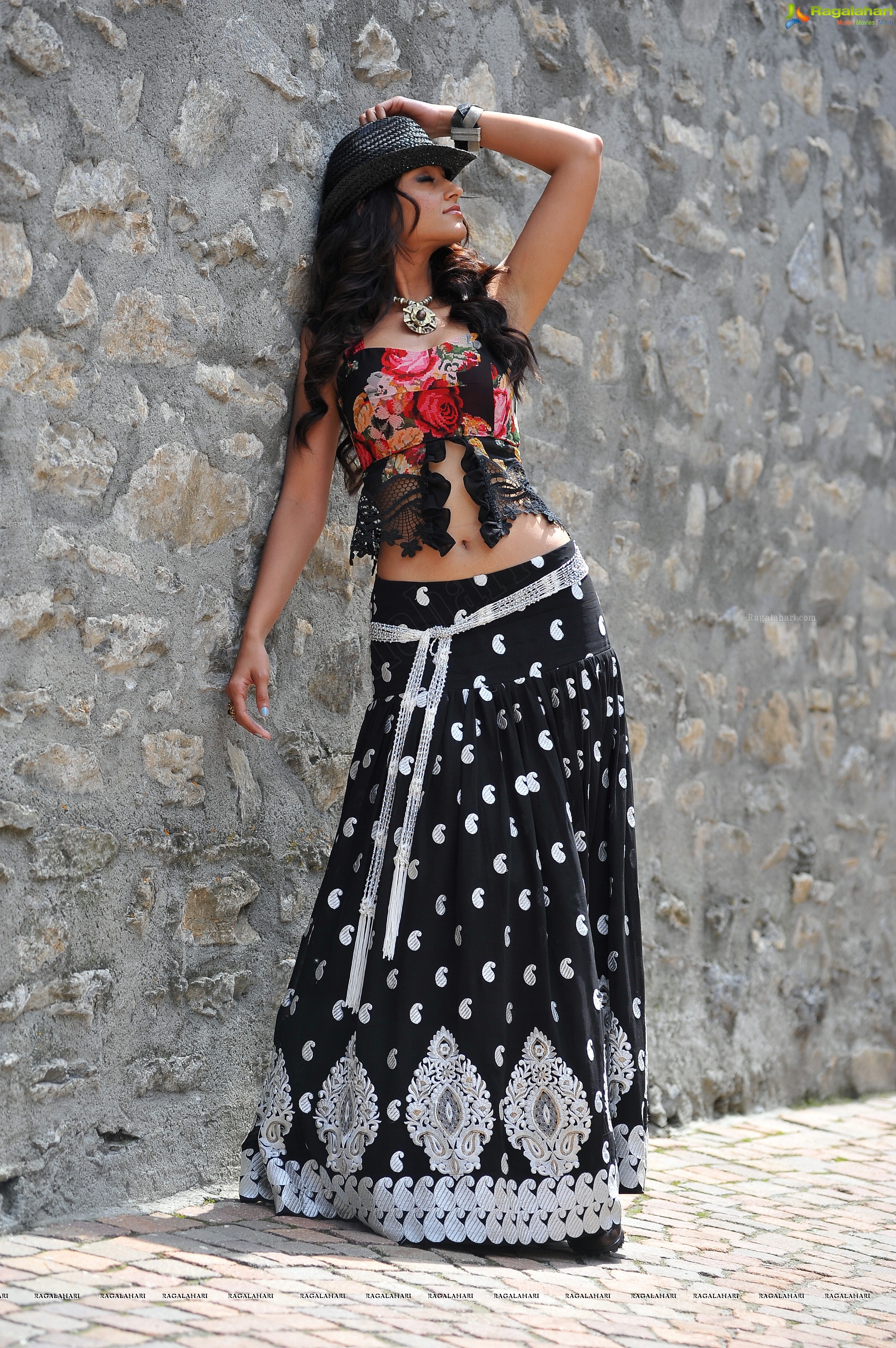 Beautiful Ileana in Black Long Skirt - High Definition Stills