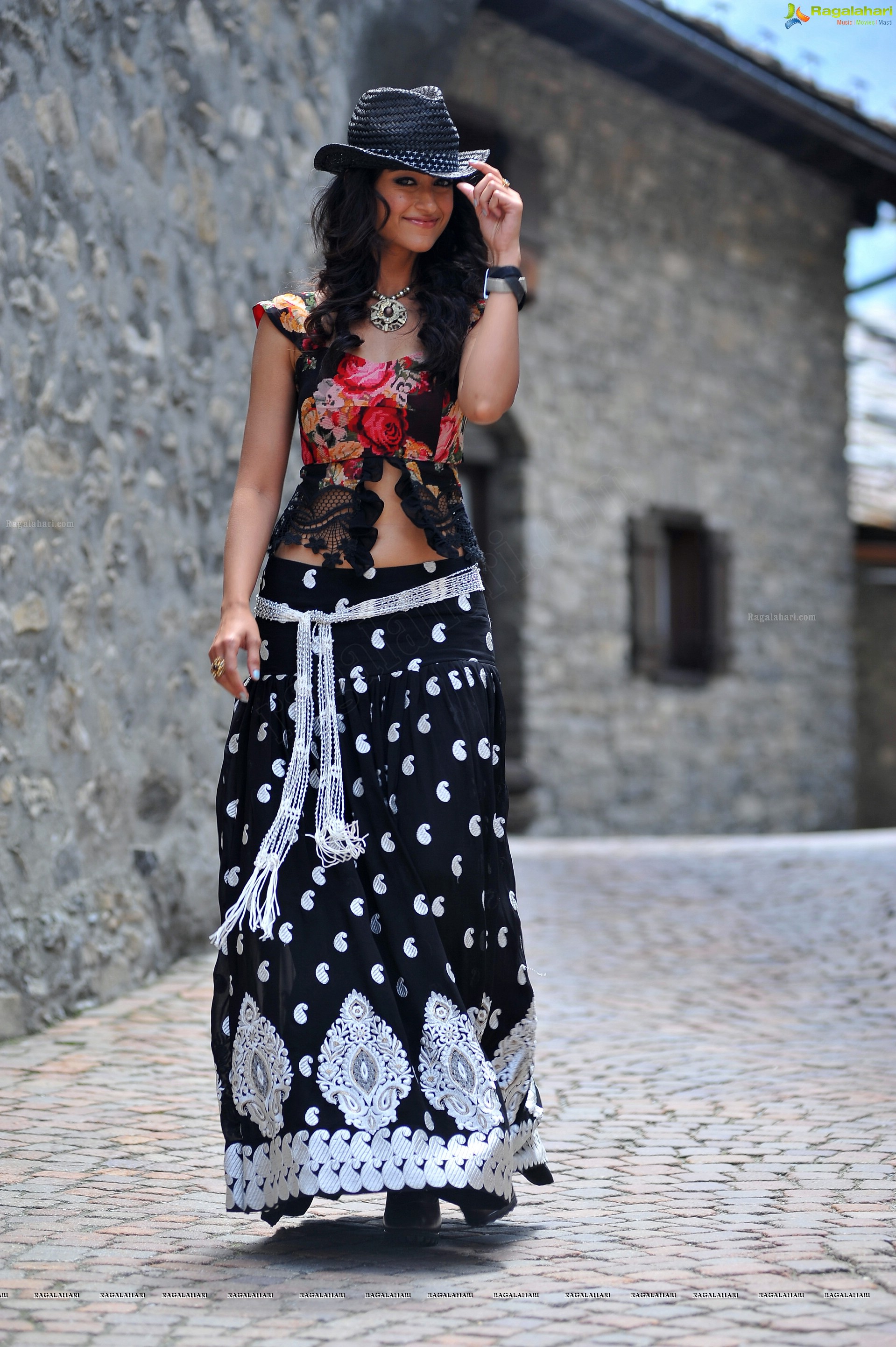 Beautiful Ileana in Black Long Skirt - High Definition Stills