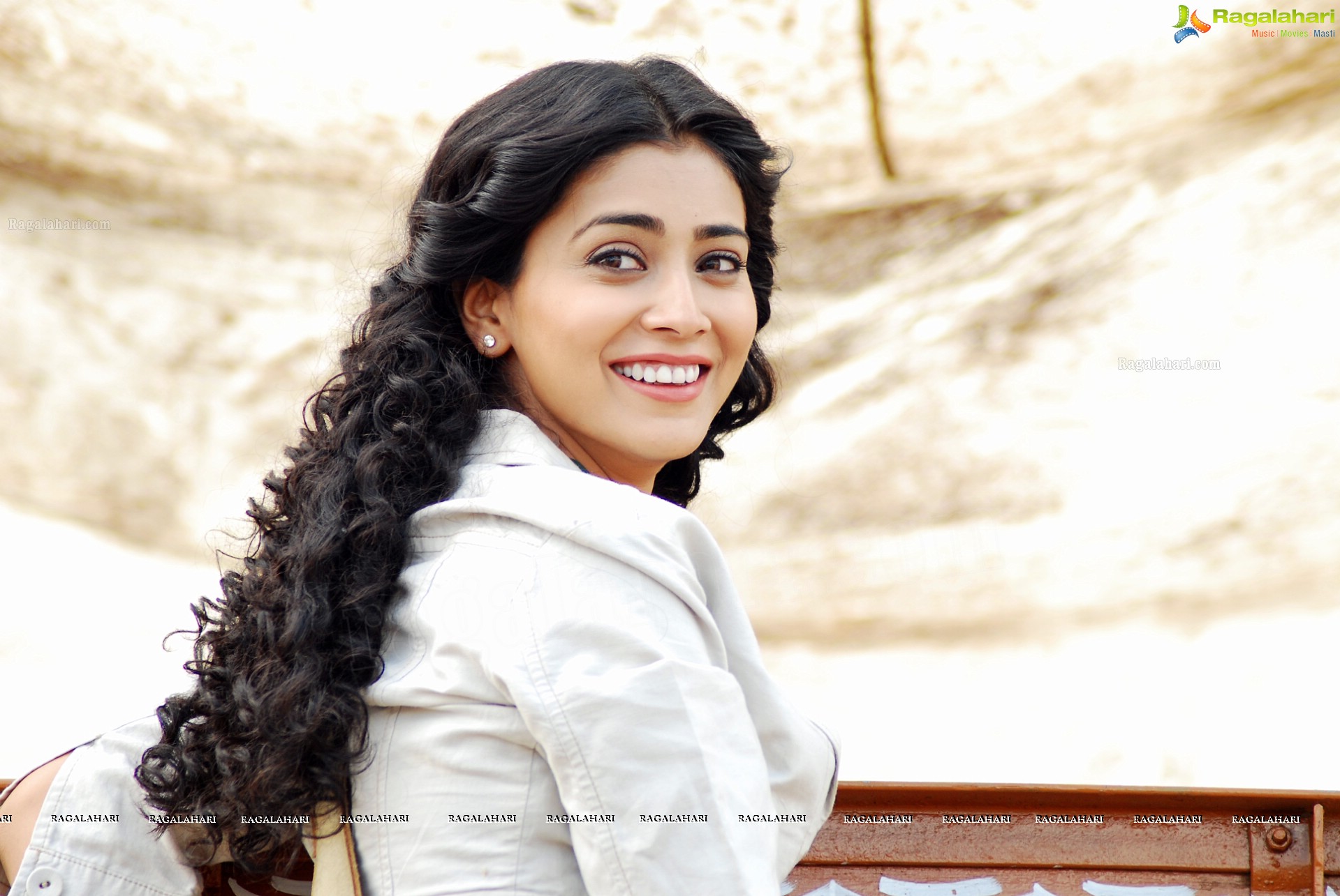 Shriya Saran - HD Gallery