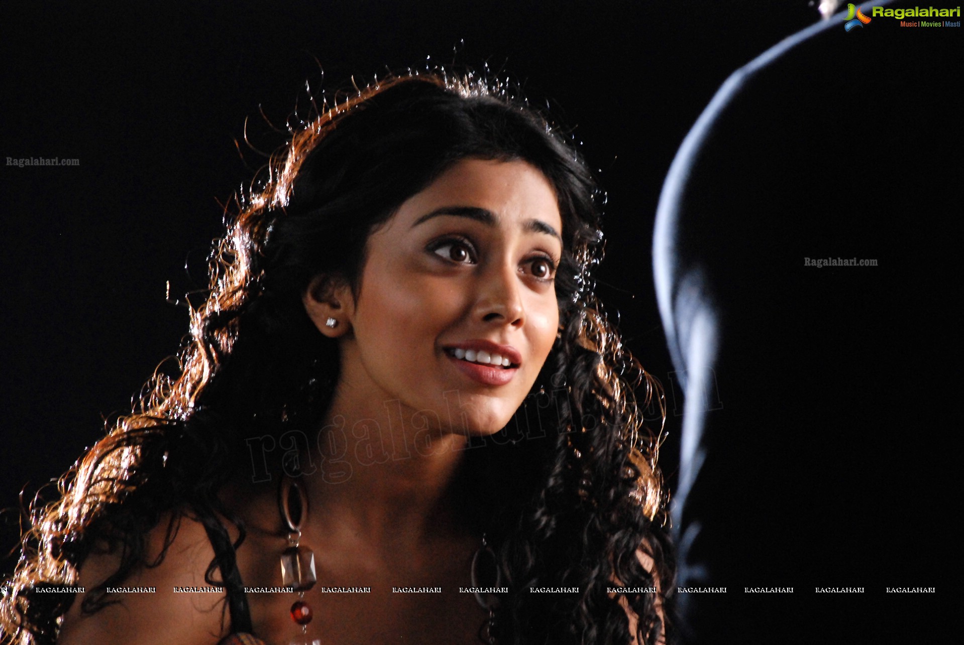 Shriya Saran - HD Gallery