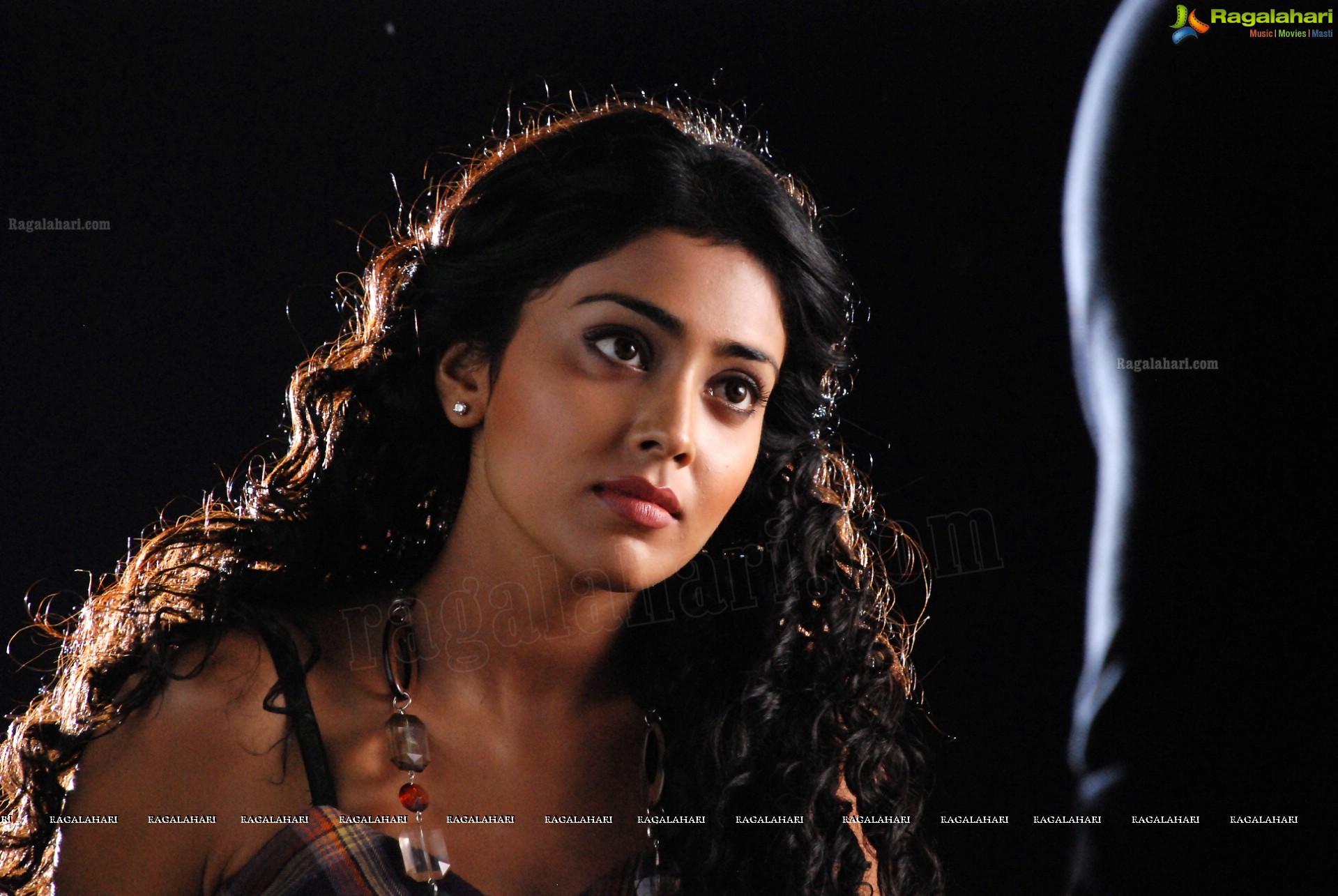 Shriya Saran - HD Gallery