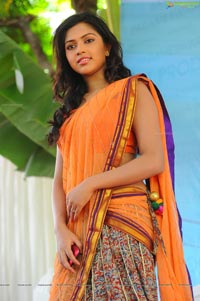 Amala Paul Iddarammayilatho