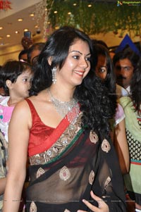 Saree Market: South Indian Actress Kamna Jethmalani in Black