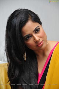 Sameera Reddy Yellow Pink Saree