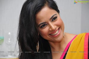 Sameera Reddy Yellow Pink Saree