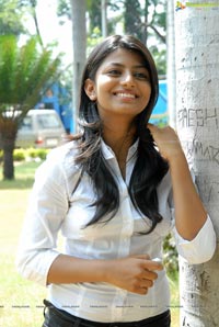 Bus Stop Heroine Rakshita