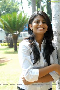 Bus Stop Heroine Rakshita