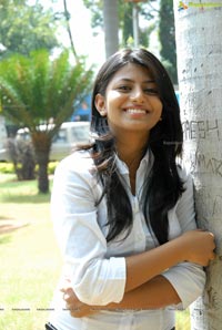 Bus Stop Heroine Rakshita