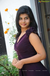 Edalo Cheragani Gurthulu Heroine Alekhya