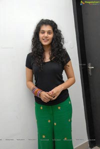 Red FM Model Taapsee