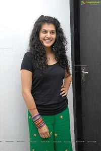 Red FM Model Taapsee