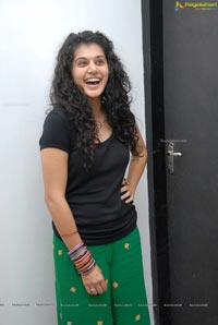 Red FM Model Taapsee