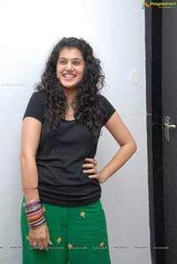 Red FM Model Taapsee