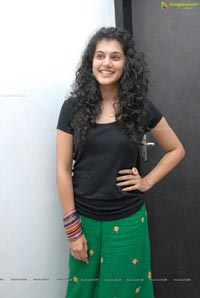 Red FM Model Taapsee