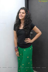 Red FM Model Taapsee