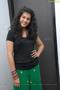 Red FM Model Taapsee