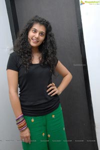 Red FM Model Taapsee