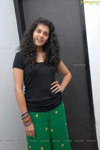 Red FM Model Taapsee