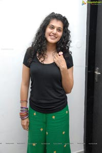 Red FM Model Taapsee