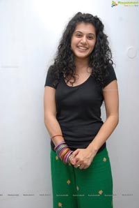 Red FM Model Taapsee