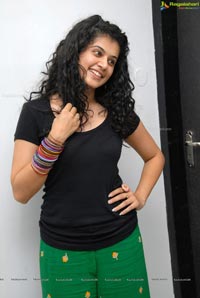 Red FM Model Taapsee