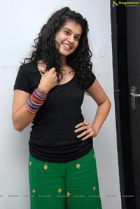 Red FM Model Taapsee