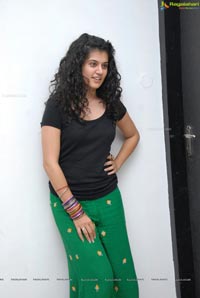 Red FM Model Taapsee