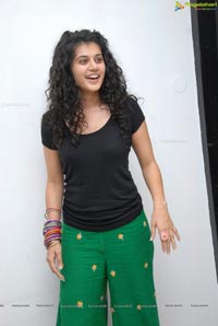 Red FM Model Taapsee