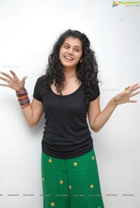 Red FM Model Taapsee