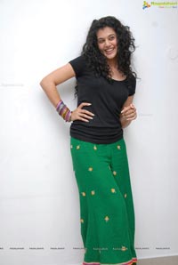 Red FM Model Taapsee